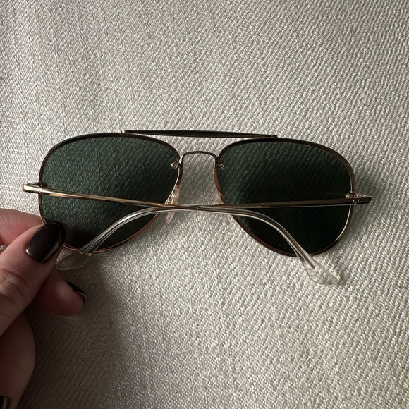 Ray-Ban Gold Frame Sunglasses with Black Case - Picture 3 of 7
